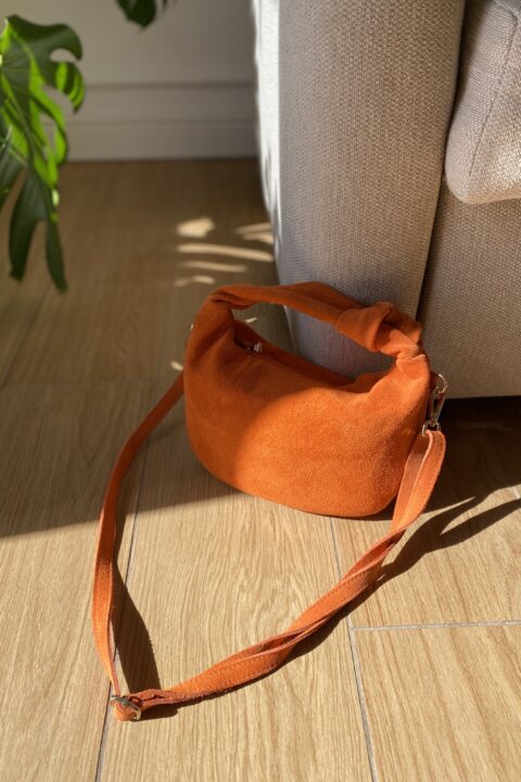 Pouch bag suede