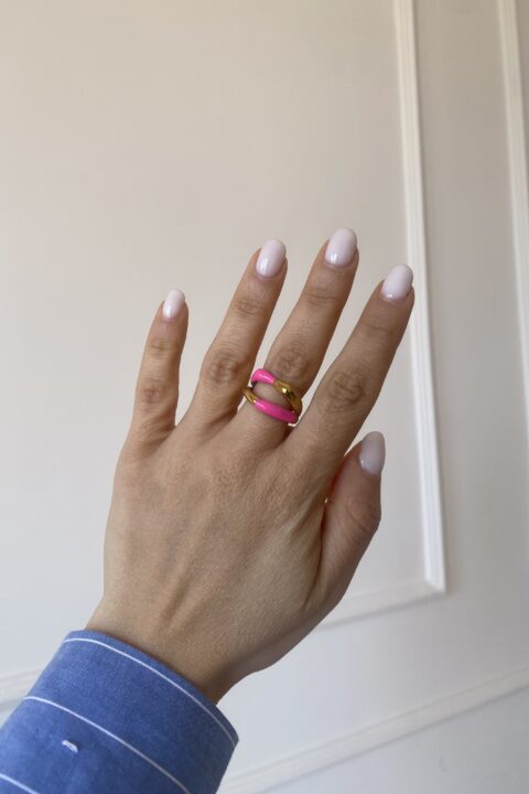 Anello double hug gold fuchsia