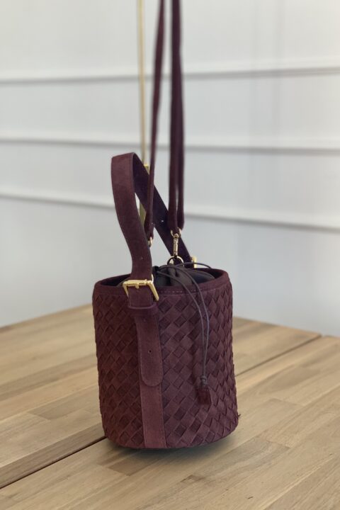 Bucket bag in pelle suede intrecciata